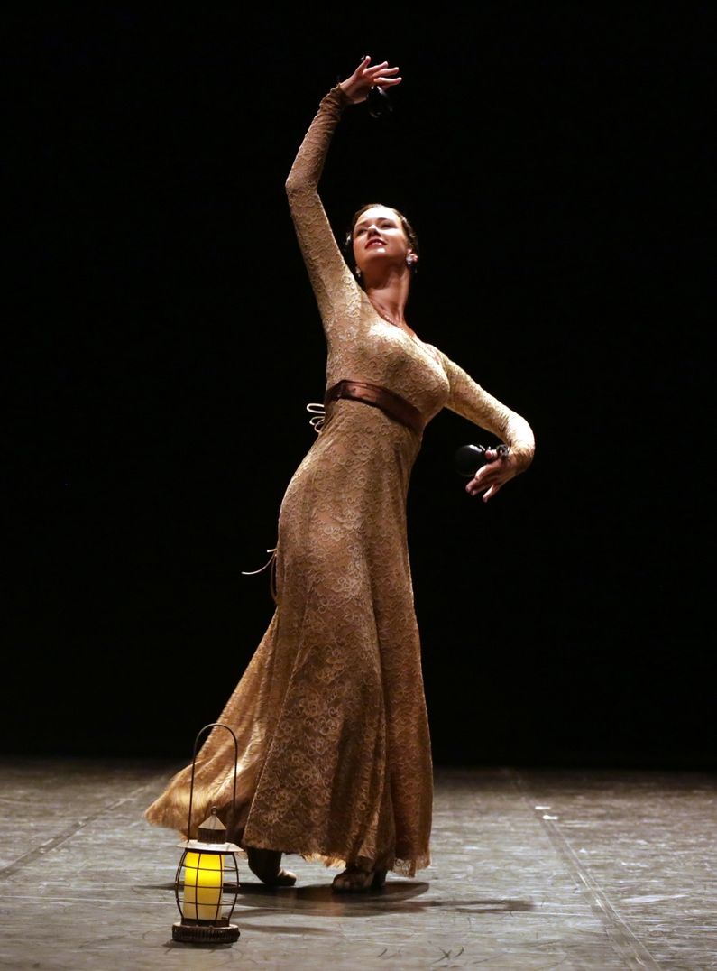 Carolina Pozuelo Clases de baile flamenco en Madrid clases de flamenco Madrid